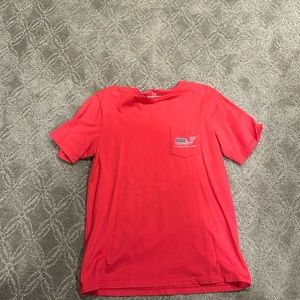 Great condition, vineyard vines, men’s size small, short sleeve, red t shirt
